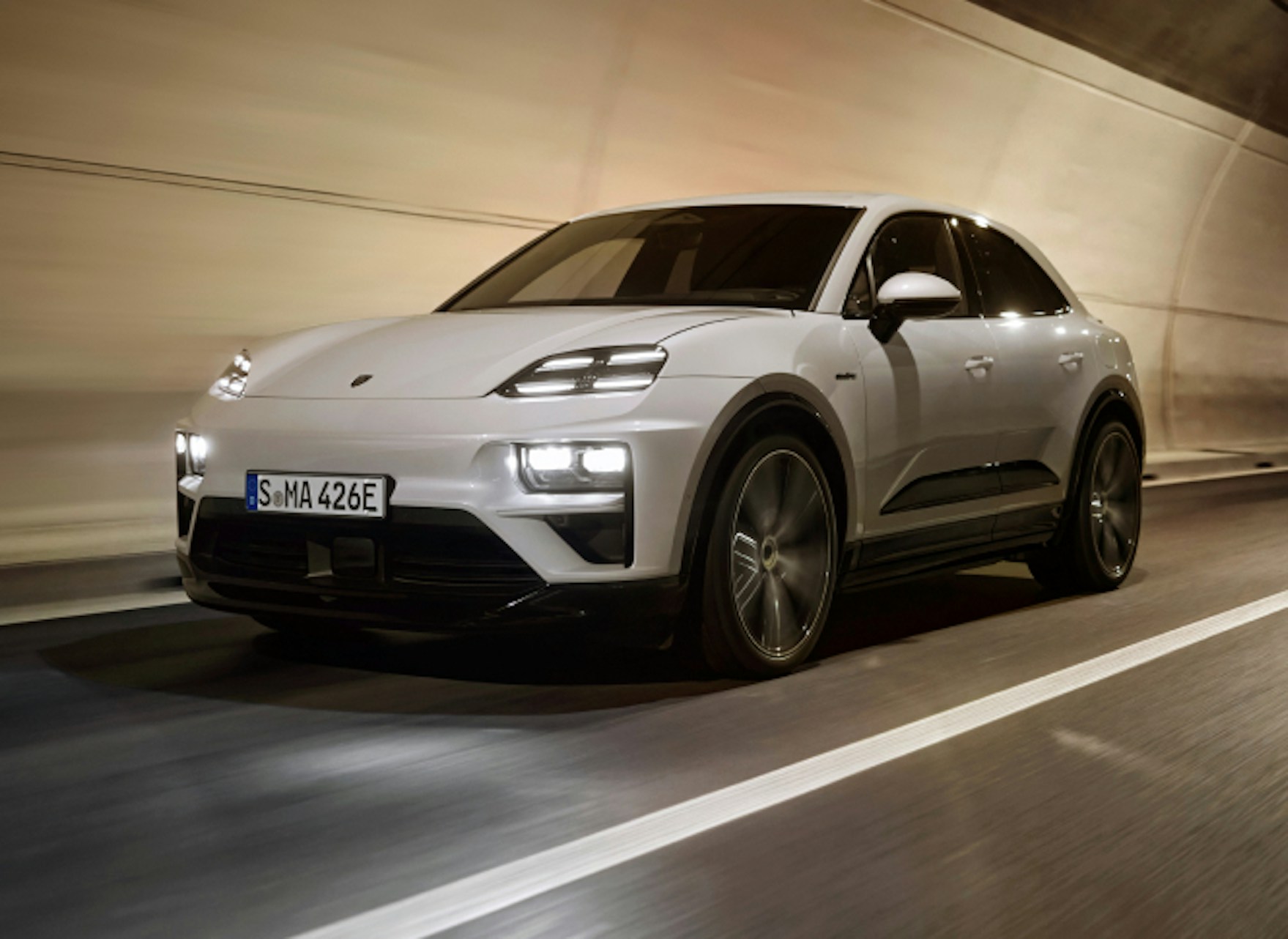 Porsche Macan Turbo (2025) - pictures, information & specs