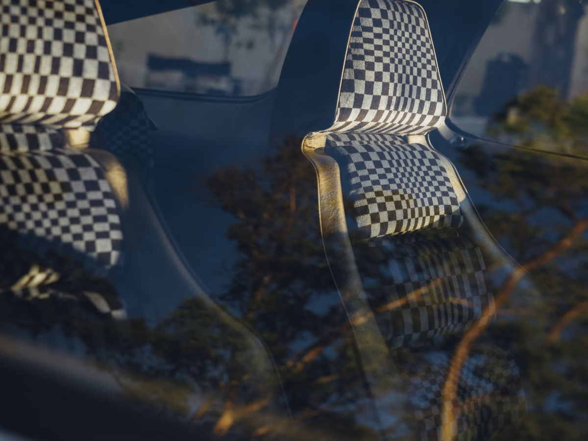 Detailed view of the seats with Pasha pattern in the Porsche 911 Spirit 70.