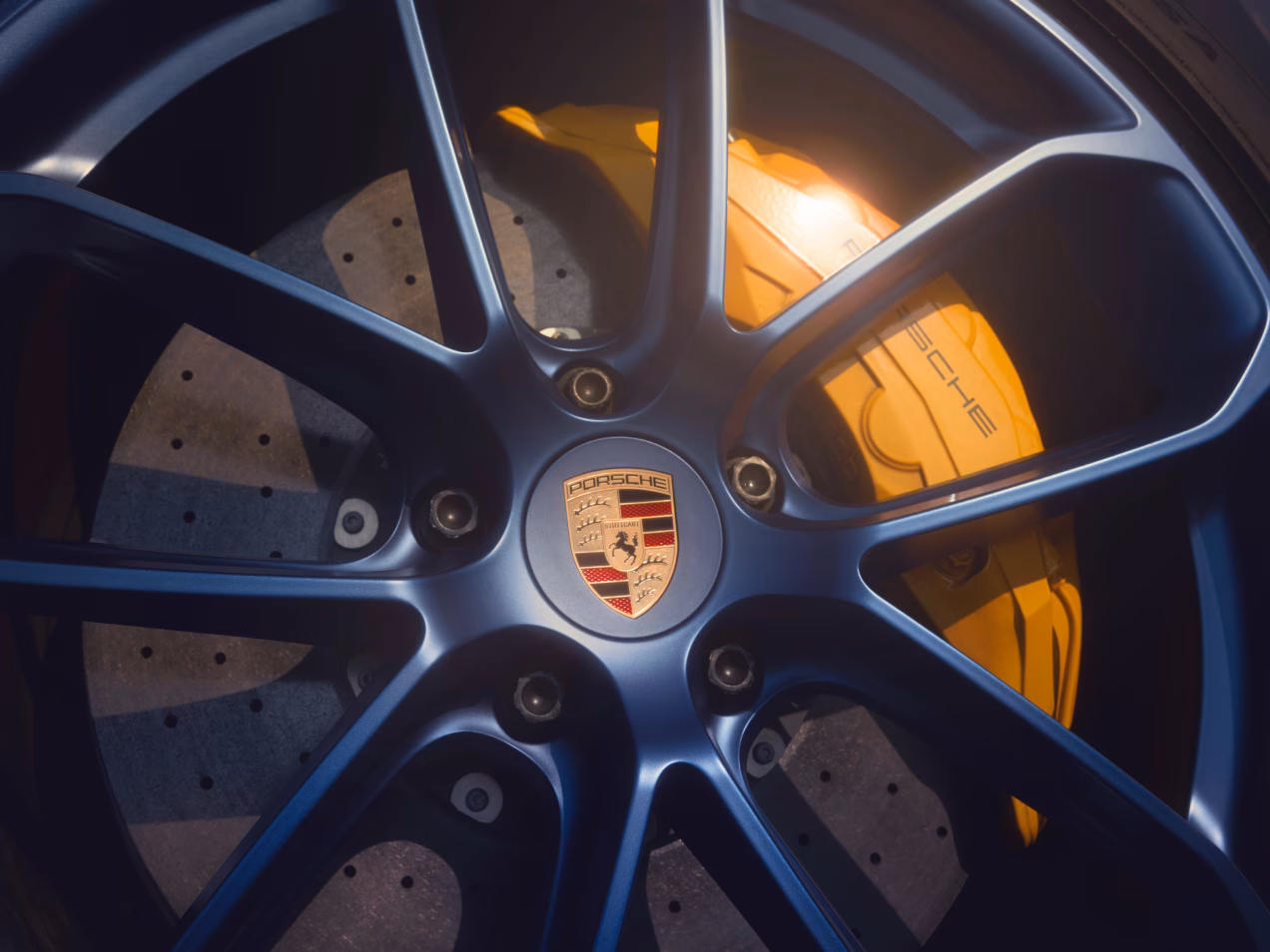 Detailed view of the PCCB brake and the 22-inch GT Design wheel on the Porsche Cayenne Turbo GT.