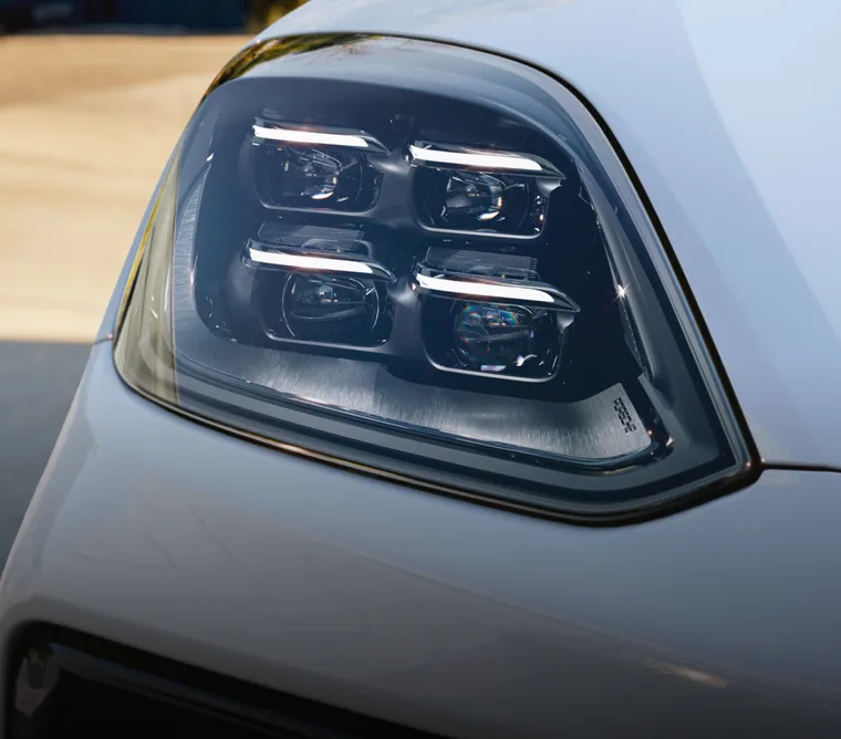 Detailed view of the HD-Matrix LED main headlights on the Porsche Cayenne Turbo E-Hybrid.