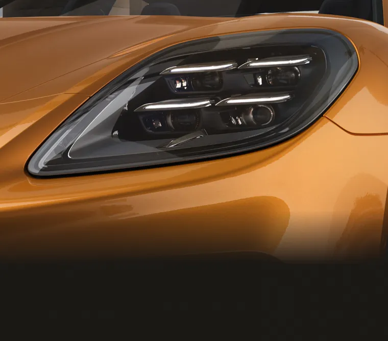 细花白金属漆保时捷 Panamera 4S E-Hybrid 带矩阵光束的 LED 大灯细节图