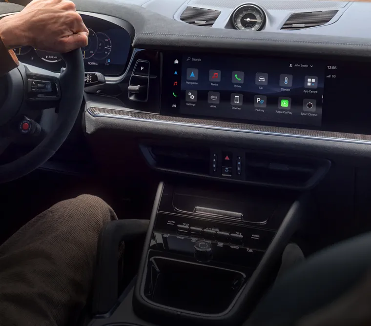 Porsche Cayenne Turbo GT interior: view of the infotainment system in the cockpit.