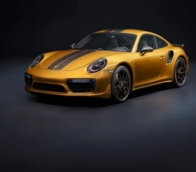 璀璨金金属漆保时捷 911 Turbo S 正面和侧面视图 