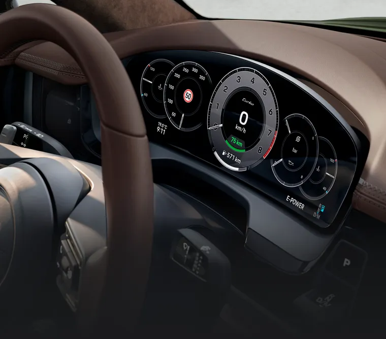 Porsche Panamera Turbo E-Hybrid Executive interior: detailed view of the digital instrument cluster.