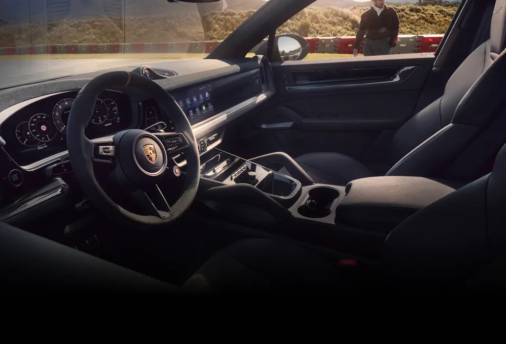 Porsche Cayenne Turbo GT interior: view of the dashboard in the cockpit.