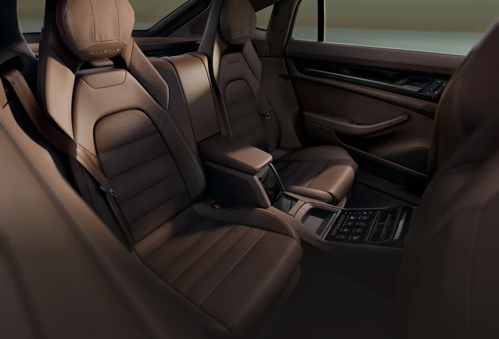 View of the separate comfort seats in the rear of the Porsche Panamera Turbo E-Hybrid Executive with comfort headrests and comfort head cushions.