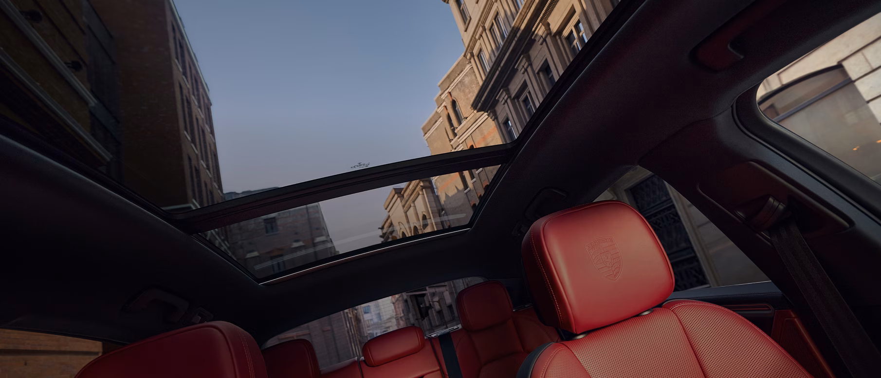 保时捷 Macan 逐梦版的内饰采用双色调真皮组件。