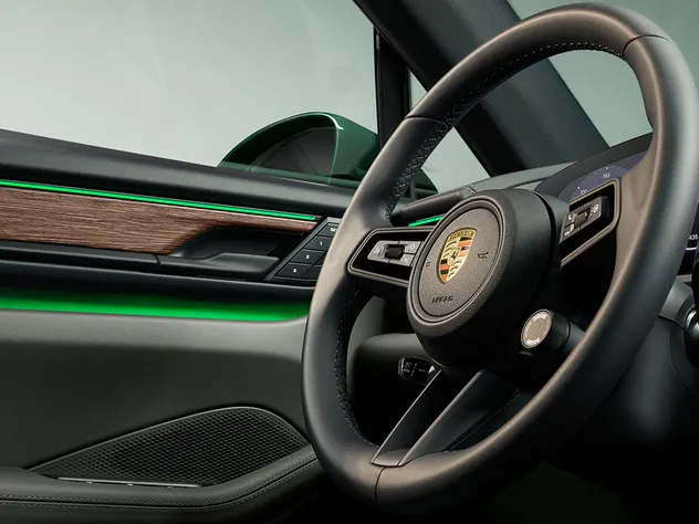 Interior of the Porsche Macan Active.