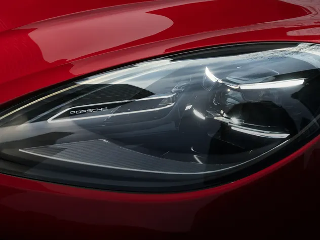 保时捷 Macan 逐梦版的 LED 主大灯视图