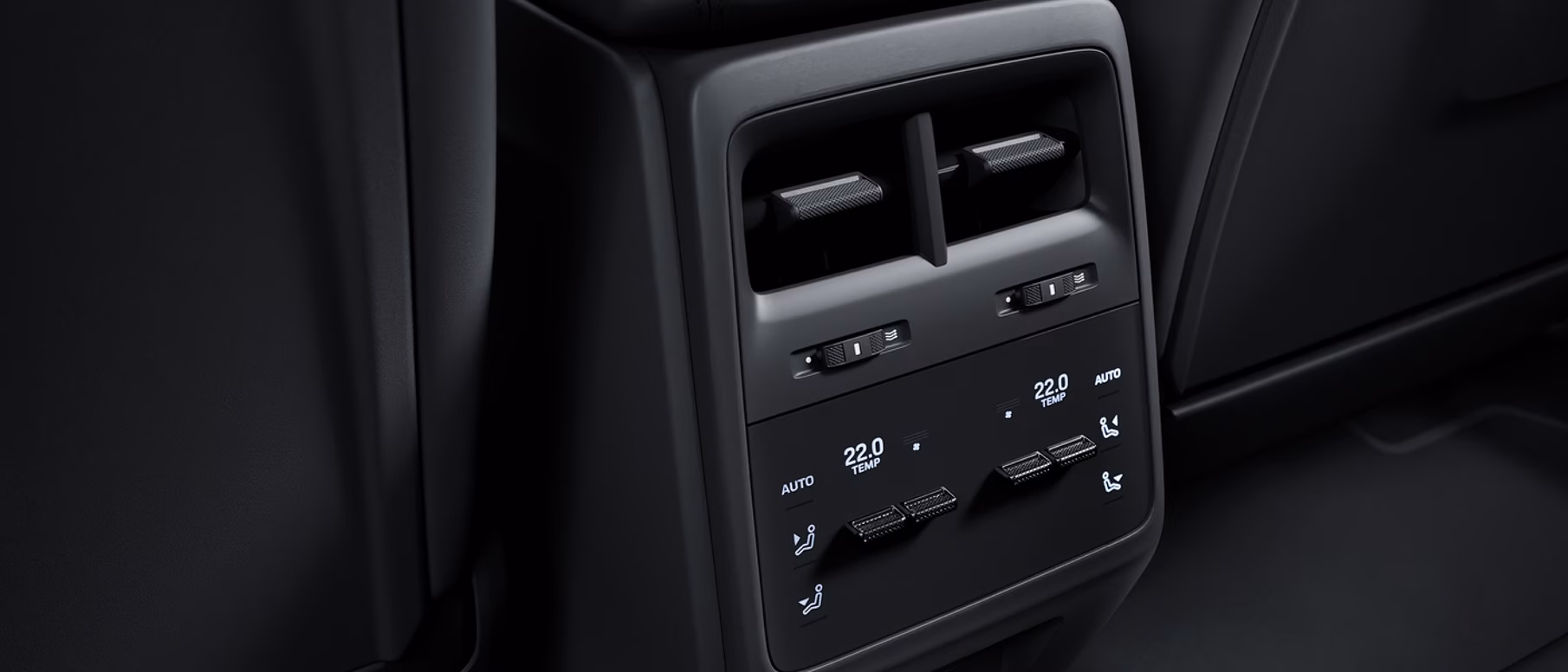 Interior of the Porsche Macan Active.