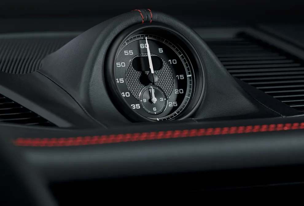 保时捷 Macan GTS 的内饰：配备 Sport Chrono 组件的仪表板上计时器的细节图