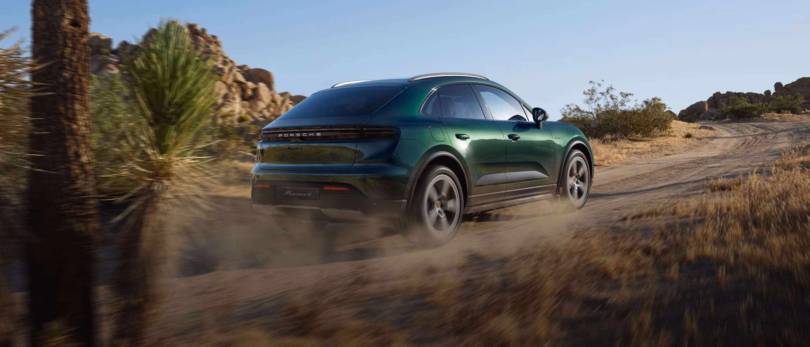 Porsche Macan Active in Oak Green Metallic Neo.