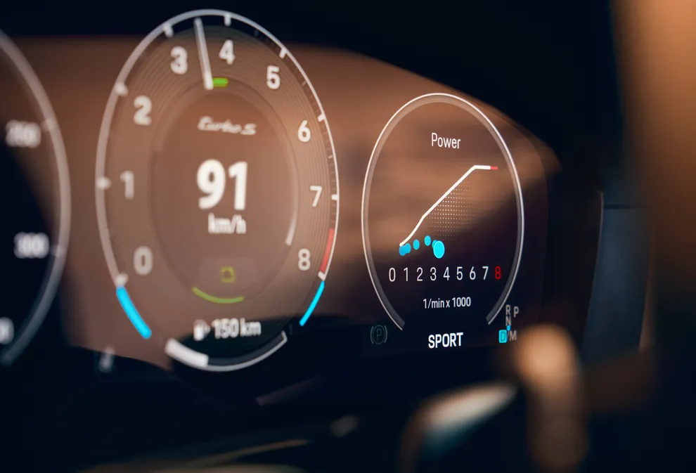 保时捷 911 Turbo S 仪表组的视图。