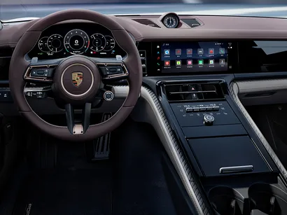 保时捷 Panamera 隽永版内部视图（采用树莓紫/卡拉哈里色/黑色三色调内饰）