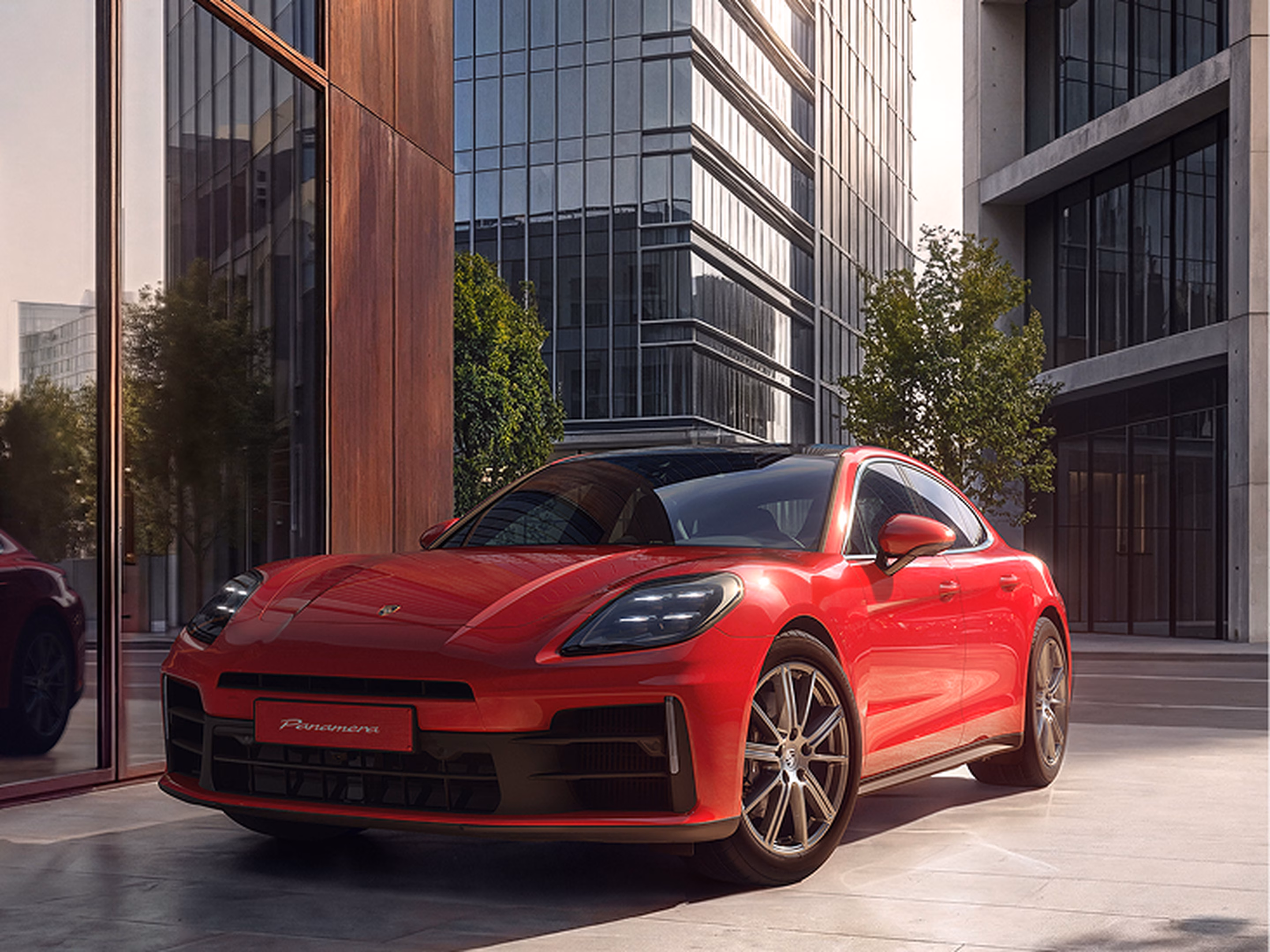 保时捷 Panamera Pure 胭脂红前部视图。