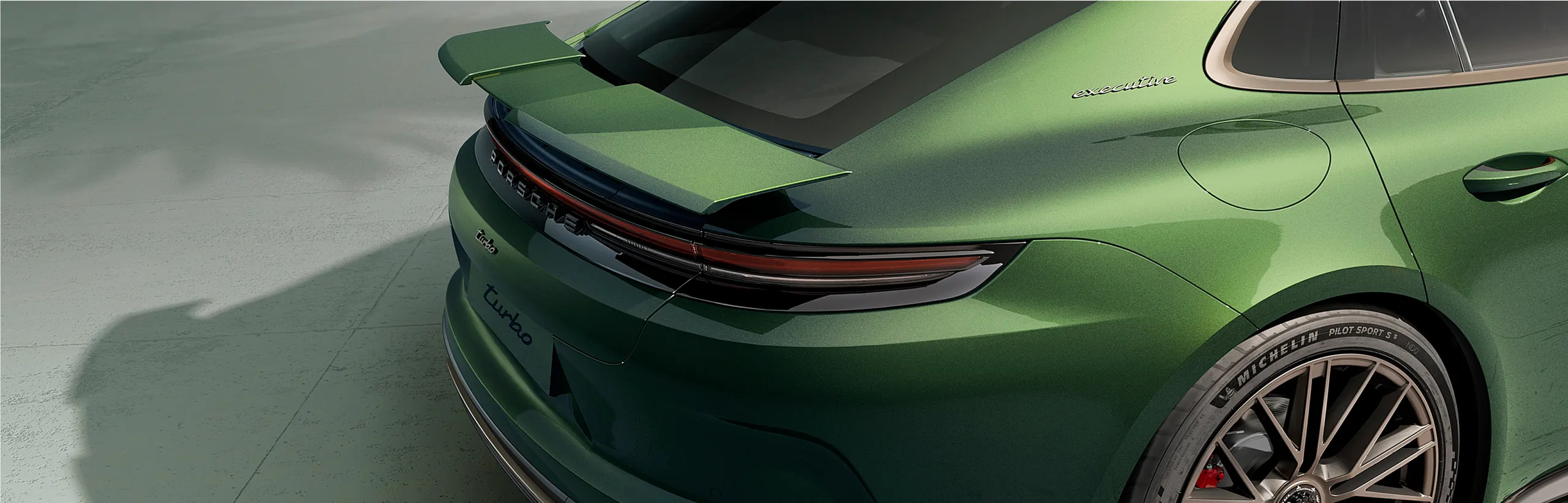 Porsche Panamera Turbo E-Hybrid Executive in Oak Green Metallic: view of the rear from the side.