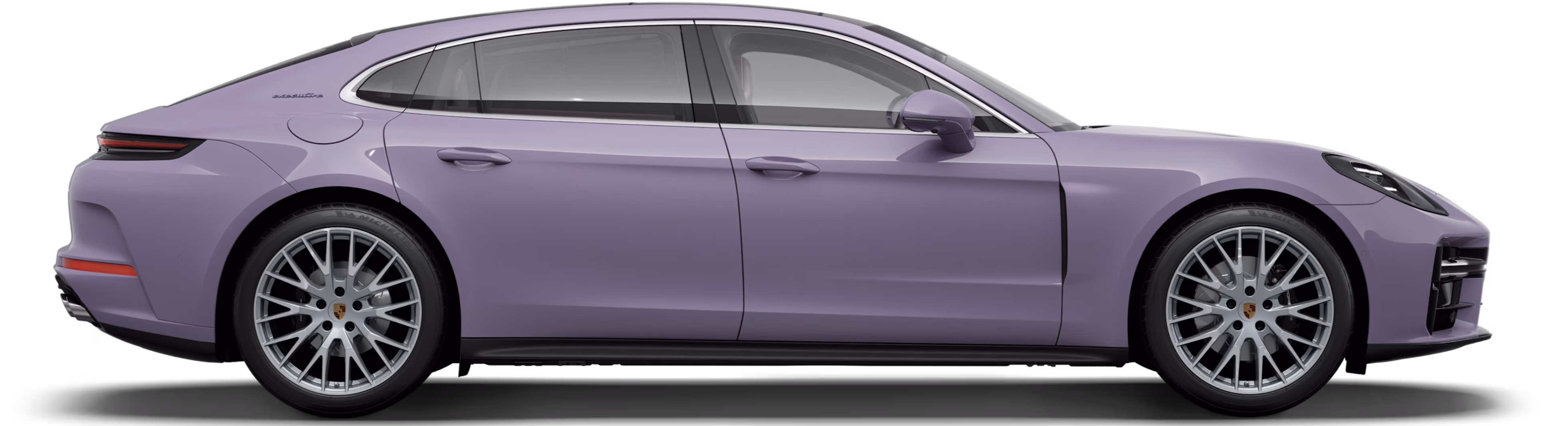 保时捷 Panamera 隽永版侧面轮廓，普罗旺斯紫漆面。