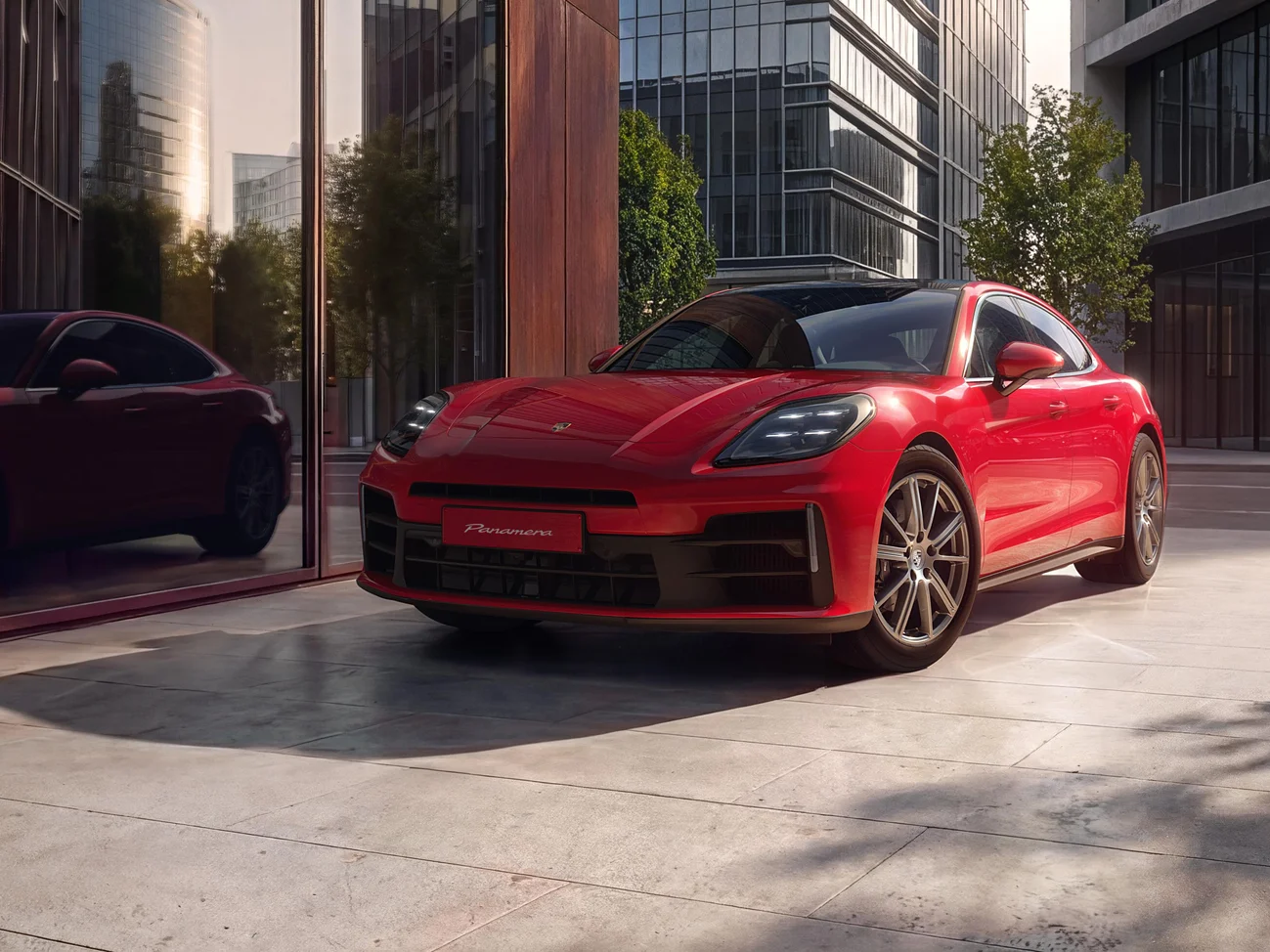 一量红色 Panamera 尽享版停在高楼间的空地中。